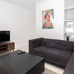 Lovely 1 Bedroom In Sea Point. Shaftsbury.
