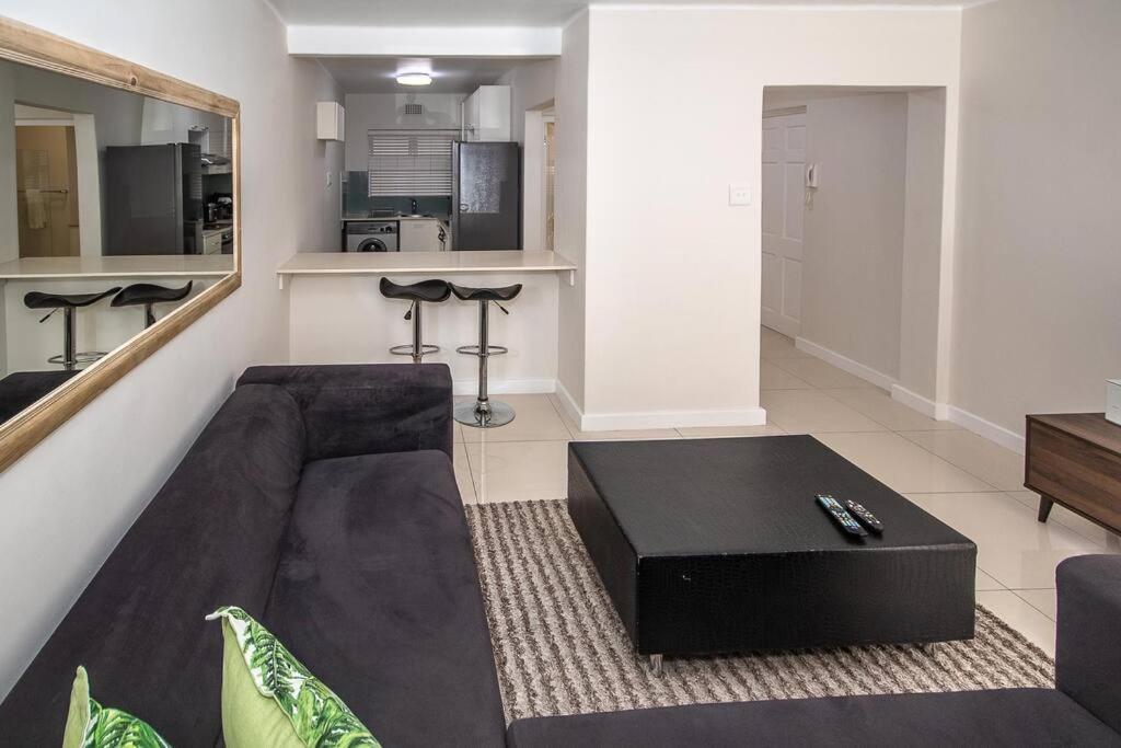 Lovely 1 Bedroom In Sea Point. Shaftsbury. Apartamento Cidade Do Cabo