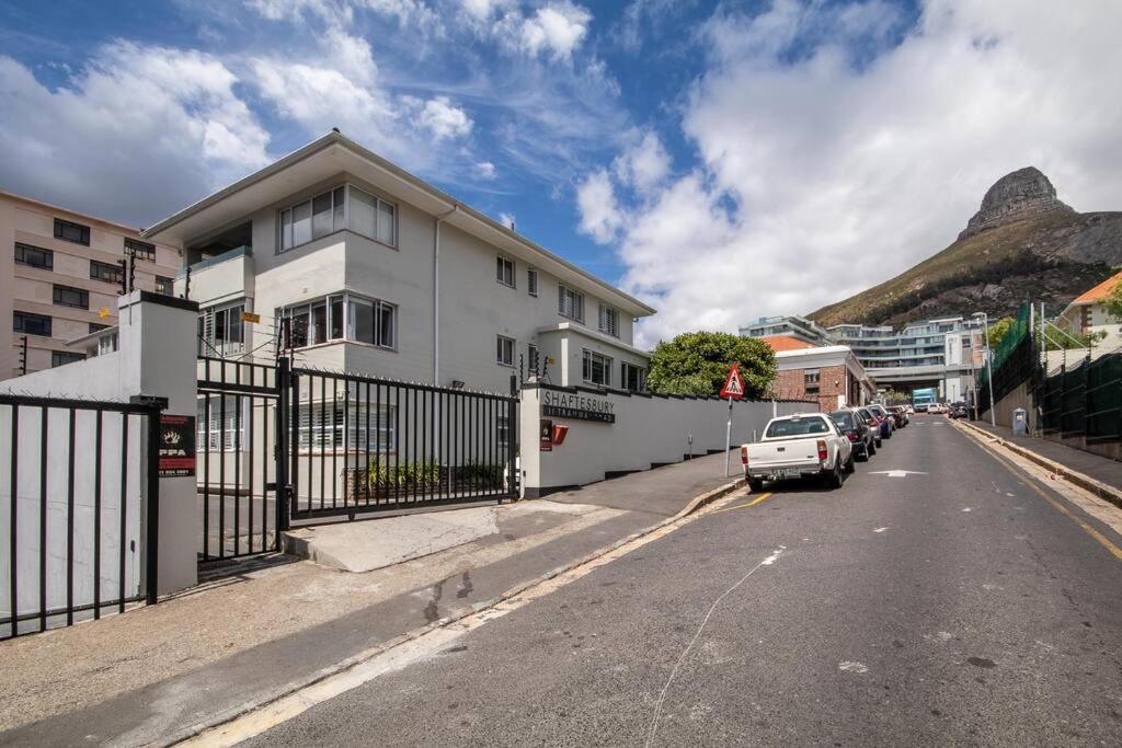 Apartamento Lovely 1 Bedroom In Sea Point. Shaftsbury. *