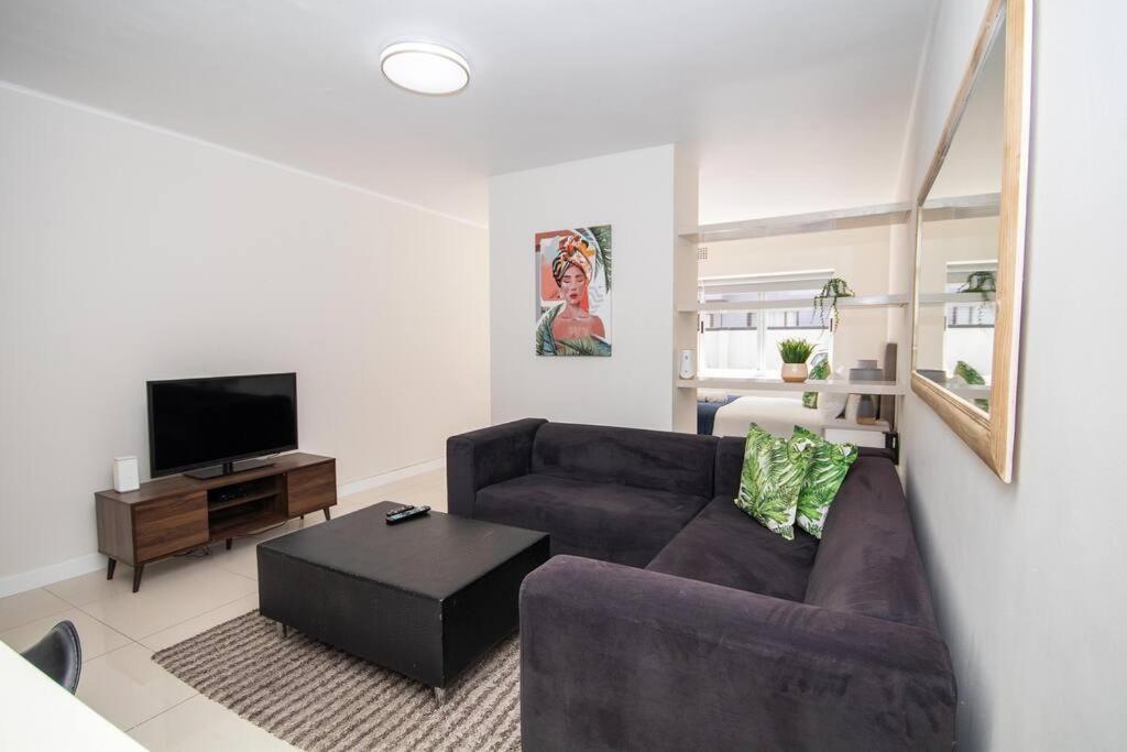 Lovely 1 Bedroom In Sea Point. Shaftsbury. * Cidade Do Cabo
