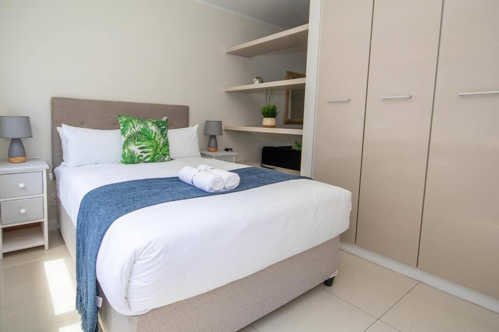 Lovely 1 Bedroom In Sea Point. Shaftsbury. Apartamento